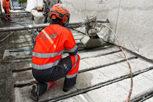 Contrôle de la technique d'hydrodémolition robotisée par un homme